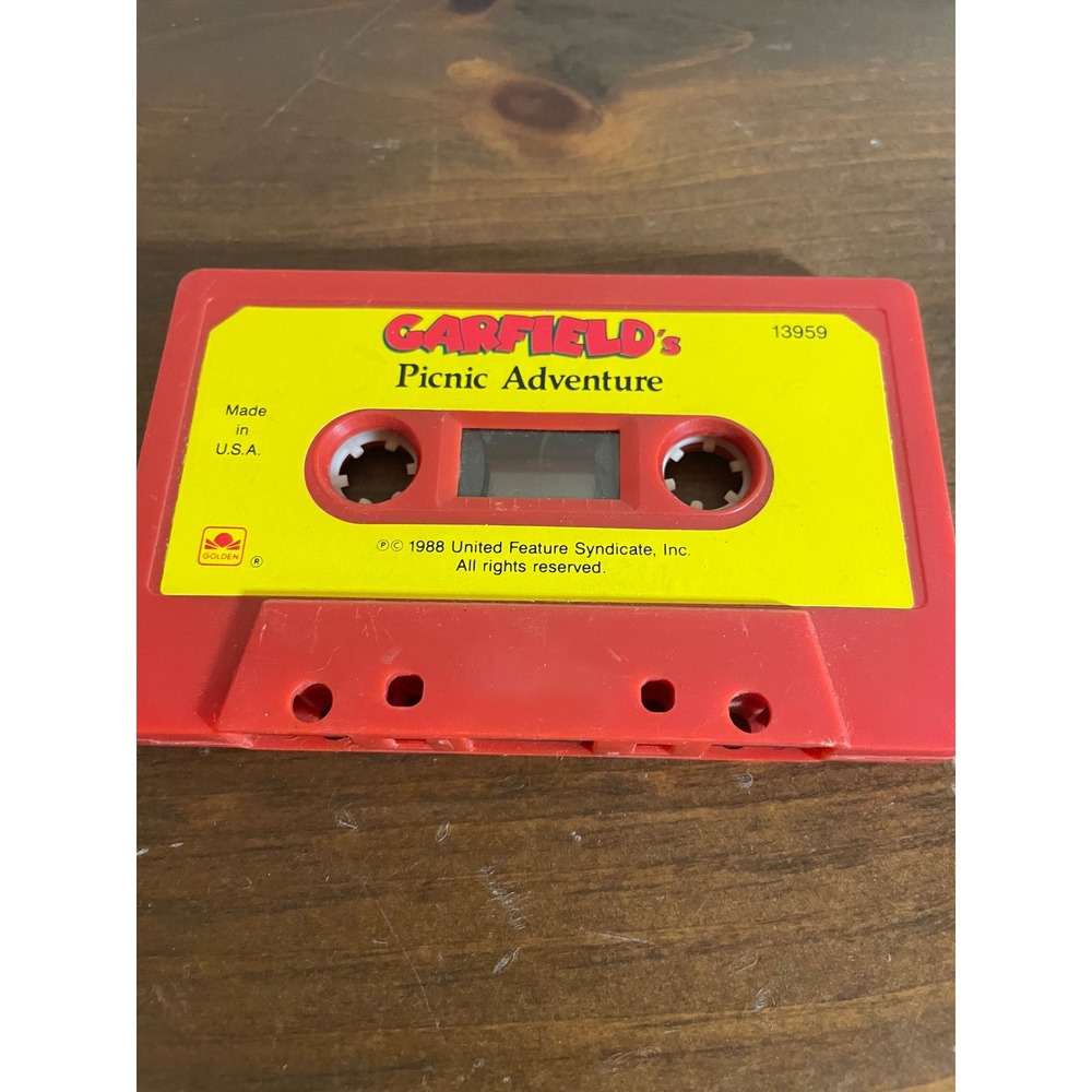 Garfield's Picnic Adventure Vintage 1988 Golden Cassette Tape Red 13959 - Picture 2 of 5